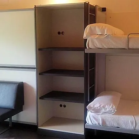 Albergue/auberge Ulia Youth Hostal *