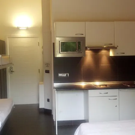 Albergue/auberge Ulia Youth Хостел