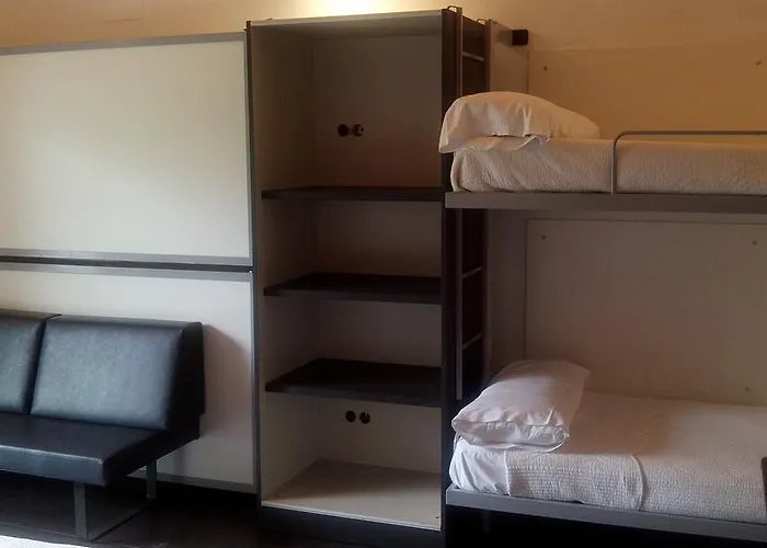 بيت شباب Albergue/auberge Ulia Youth