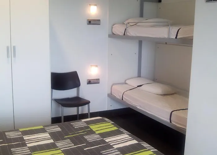 بيت شباب Albergue/auberge Ulia Youth